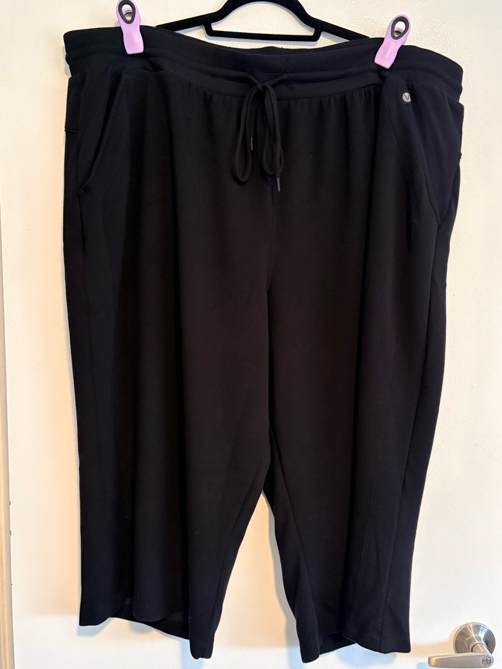 Lane Bryant LIVI Journey Relaxed Straight Crop Pant - size 30/33